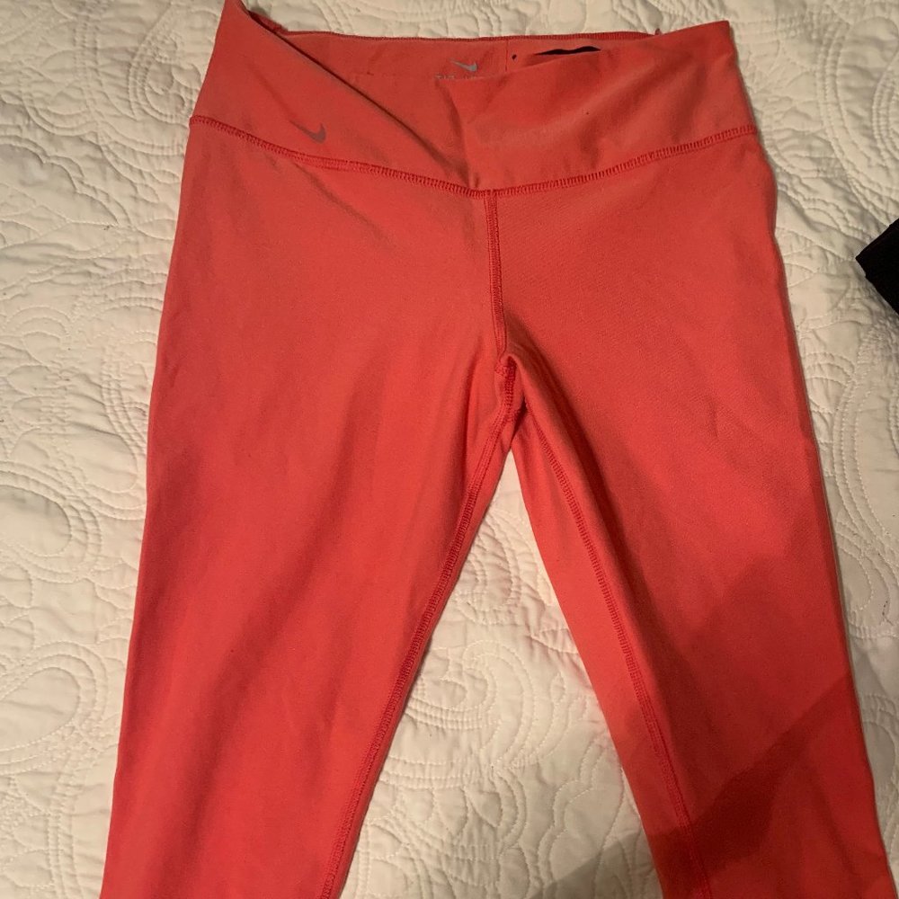 Nike Med Dri-Fit capris
